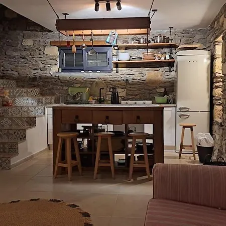 Villa Tarihi Koyde Tas Ev *