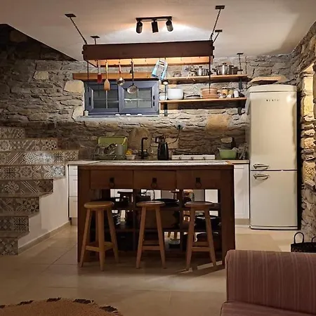Villa Tarihi Koyde Tas Ev Karaburun (Izmir)