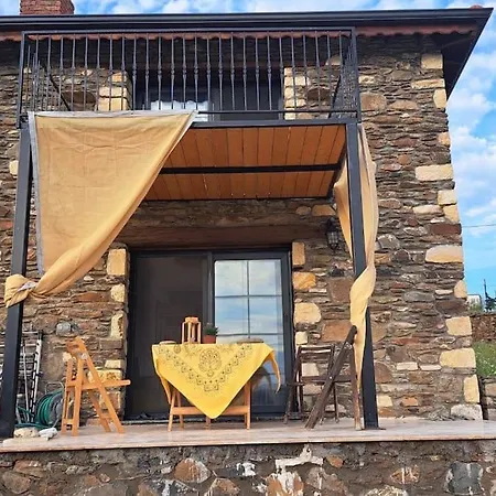 Tarihi Koyde Tas Ev Villa